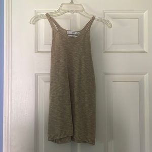 Mango tank top that’s only been worn once! Perfect with jeans in the summer.